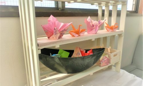 100均アイテムでDIY!結束バンドとすのこを使った超簡単な「棚」