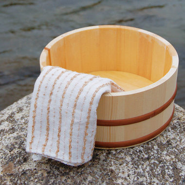 木製のおしゃれな風呂桶
