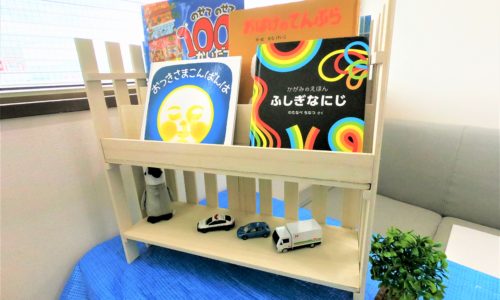 人気の100均DIY!すのこを使って作るおしゃれな「絵本棚」の作り方